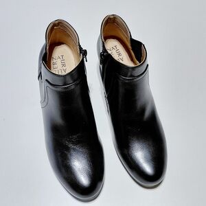 NATURALIZER Women's Nayelle Black Wedge Ankle Boot - 7.5M